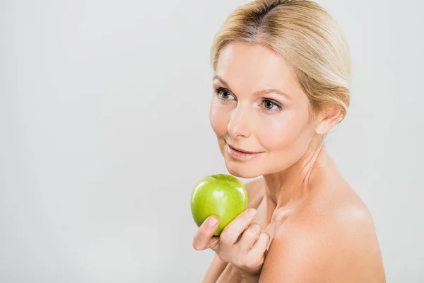 Beautiful Mature Woman Holding Green Apple Looking Away Isolated Grey — Stock Photo, Image