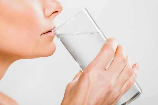 Vista Recortada Mujer Madura Beber Agua Vidrio Aislado Gris —  Fotos de Stock