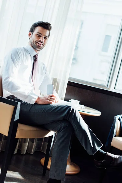 Cheerful Businessman Suit Holding Smartphone While Sitting Coffee Table Hotel — Stock Photo, Image