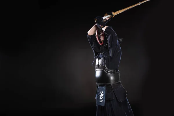 Kendo Lutador Capacete Tradicional Praticando Com Espada Bambu Preto — Fotografia de Stock