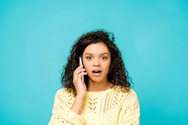 Shocked African American Woman Talking Smartphone Isolated Blue — Stock Photo, Image