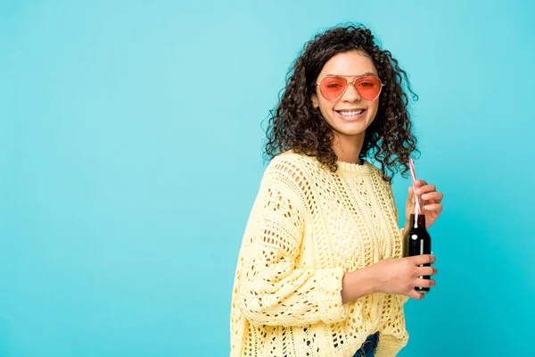 Smiling Curly African American Girl Sunglasses Holding Bottle Straw Isolated — Stock Photo, Image