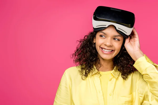 Beautiful Curly African American Woman Wearing Virtual Reality Headset Smiling — Stock Photo, Image