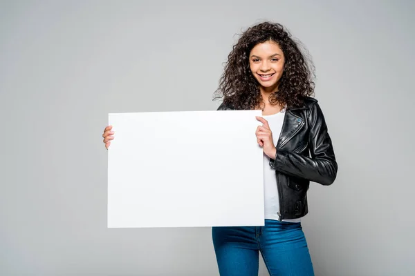 Cheerful Curly African American Woman Holding Blank Placard While Standing — Stock Photo, Image