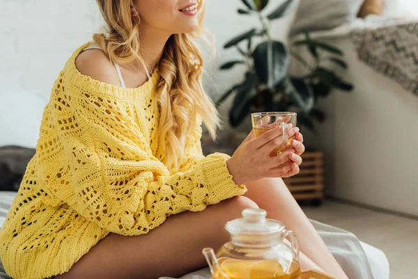 Cropped View Young Woman Knitted Sweater Sitting Bed Holding Cup — Stock Photo, Image