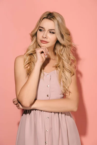 Сексуальная Блондинка В Розовой Одежке