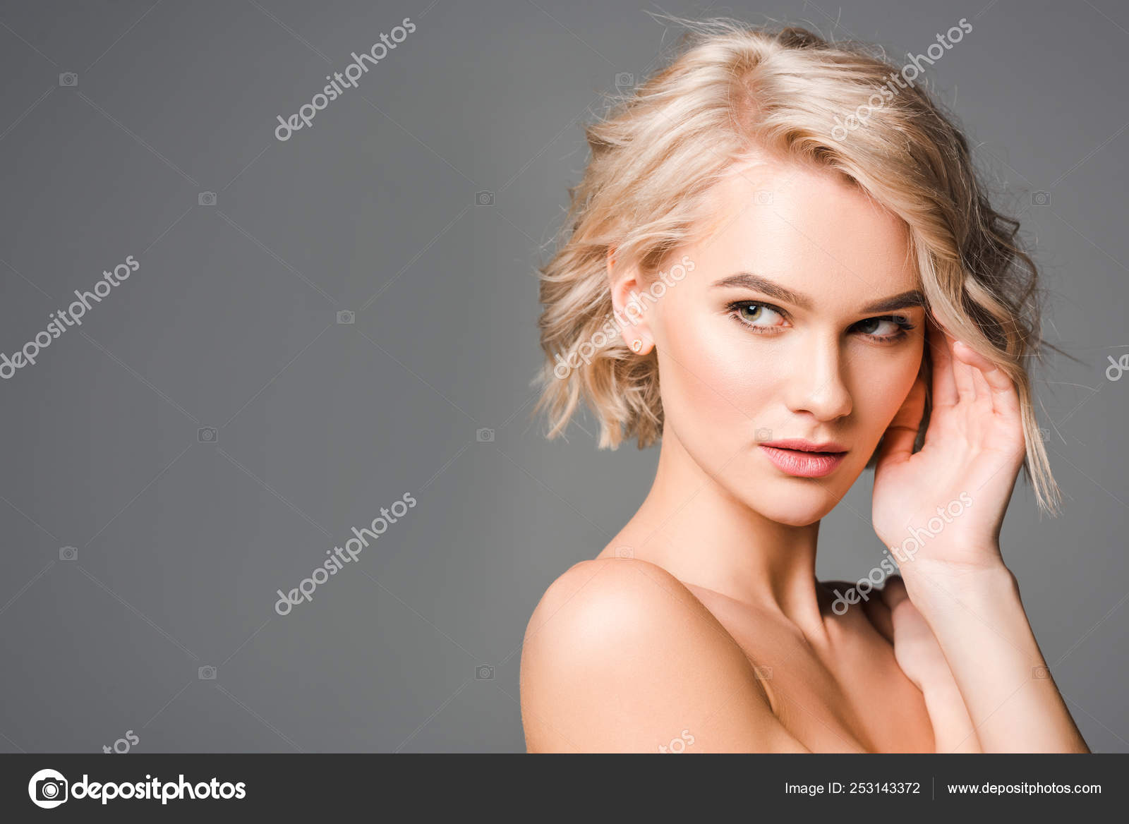 Beautiful Nude Young Woman Posing Isolated Grey Copy Space — Stock Photo © AllaSerebrina #253143372