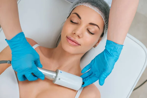 Partial View Cosmetologist Rubber Gloves Doing Therapy Chest — Stockfoto