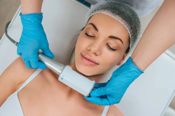 Cropped View Cosmetologist Doing Therapy Neck — Φωτογραφία Αρχείου