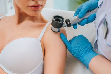 Büyüteç'i kullanma köstebek yordam kaldırma sırasında doktor görünümünü kırpılmış
