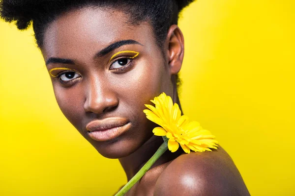 Attractive African American Woman Flower Looking Camera Isolated Yellow — Stock Photo, Image