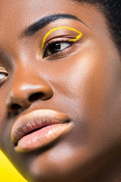 Vista Recortada Hermosa Mujer Afroamericana Aislada Amarillo — Foto de Stock