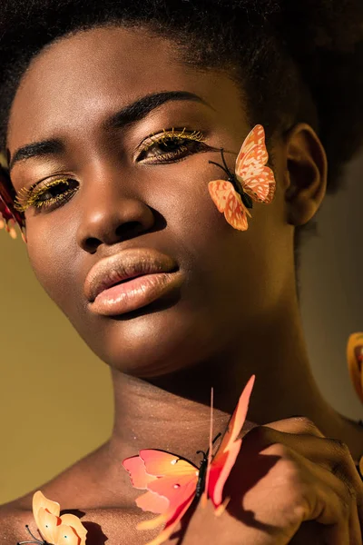 Pensive African American Woman Butterflies Looking Camera Brown — Stock Photo, Image