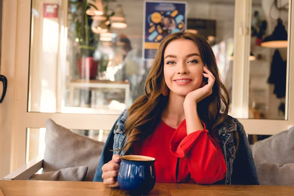 Cheerful Attractive Woman Smiling While Holding Cup Coffee Cafe — Stock Photo, Image