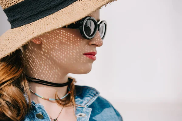 Portrait of beautiful young woman in hat and sunglasses looking away — Stock Photo