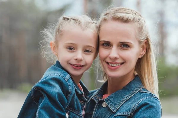 Beautiful smiling blonde mom and daughter — Stock Photo