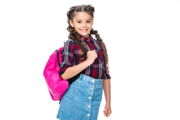 Schulkind mit rosafarbenem Rucksack blickt isoliert auf weiße Kamera — Stockfoto