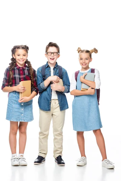 Compagni di classe felici in possesso di libri e guardando la fotocamera isolata su bianco — Foto stock