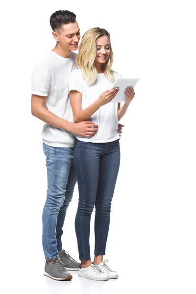 Casal feliz usando tablet juntos isolados em branco — Fotografia de Stock