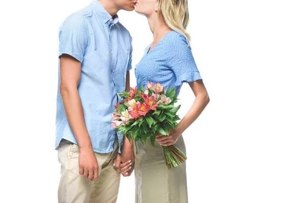 Image recadrée de couple embrasser isolé sur blanc — Photo de stock