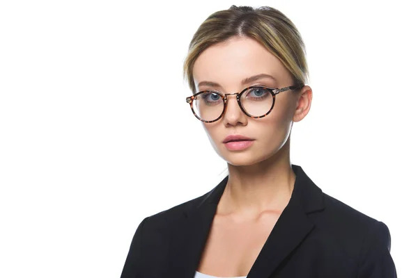 Nahaufnahme Porträt der schönen jungen Geschäftsfrau mit stylischer Brille isoliert auf weiß — Stockfoto