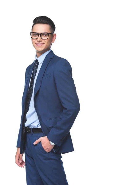 Glücklicher junger Geschäftsmann in stylischer blauer Jacke, der in die Kamera schaut, isoliert auf Weiß — Stockfoto