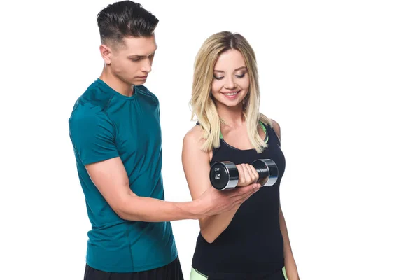 Jeune femme sportive faisant de l'exercice avec entraîneur isolé sur blanc — Photo de stock