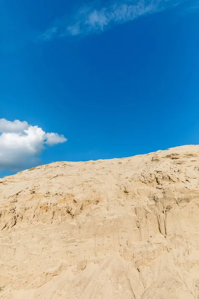 Empty landscape with sand dune in desert, blue sky and clouds — Stock Photo