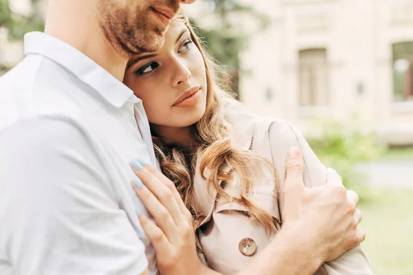 Cropped shot of beautiful young woman leaning on her boyfriend — Stock Photo