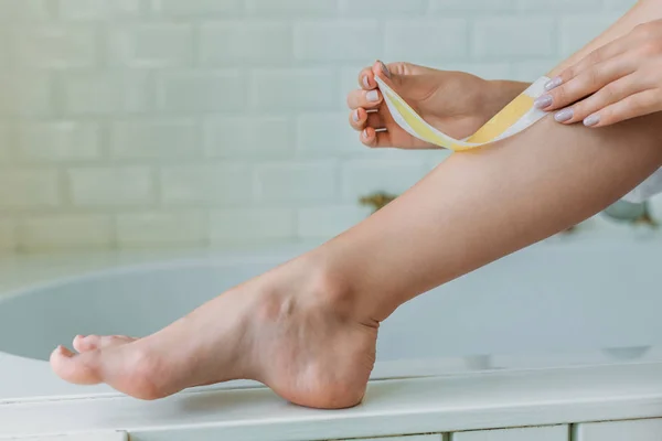 Close-up partial view of woman doing wax depilation at home — Stock Photo