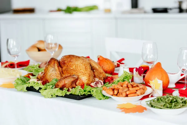 Served table with baked turkey and delicious dishes for thanksgiving dinner — Stock Photo