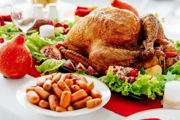 Selective focus of served table with baked turkey and carrots for thanksgiving dinner — Stock Photo