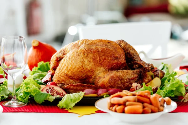 Close up view of baked turkey and delicious carrots for thanksgiving dinner — Stock Photo