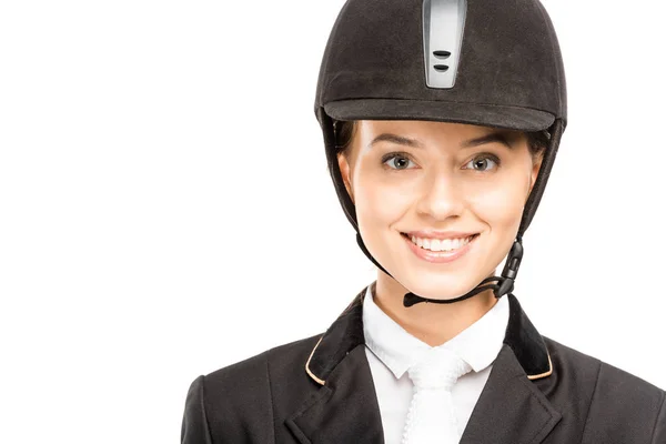 Nahaufnahme Porträt einer glücklichen jungen Reiterin mit Helm, die isoliert auf weiß in die Kamera blickt — Stockfoto