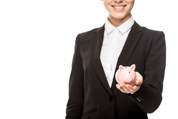 Corte tiro de sorridente empresária segurando porquinho banco isolado no branco — Fotografia de Stock