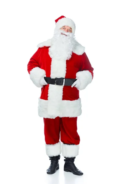 Barbuto Babbo Natale posa in costume rosso isolato su bianco — Foto stock