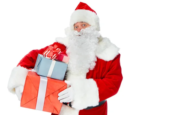 Santa claus barbu avec cadeaux de Noël isolé sur blanc — Photo de stock