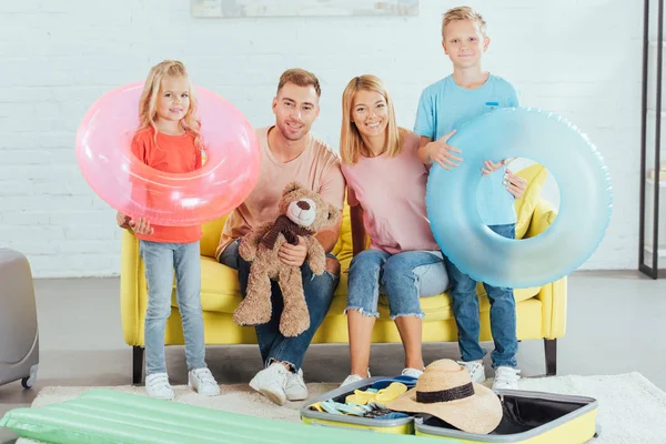 Happy family packing baggage for summer vacation, travel concept — Stock Photo