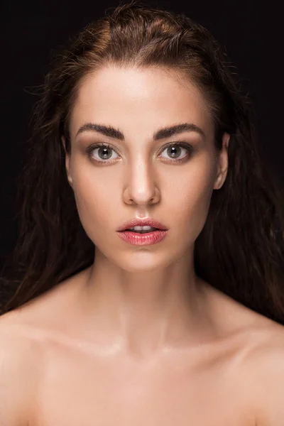 Portrait of attractive young woman with brunette hair, isolated on black — Stock Photo