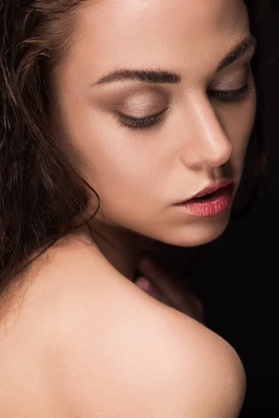 Porträt der schönen zarten Mädchen mit brünetten Haaren und perfekter Haut — Stockfoto