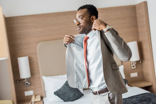Handsome african american businessman wearing gray jacket — Stock Photo
