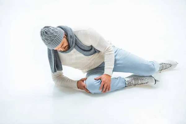 Man injured knee while skated on ice rink — Stock Photo