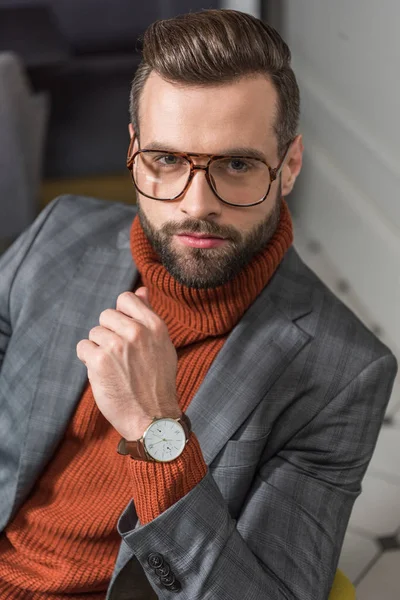 Portrait of bearded man in formal wear and glasses looking at camera — Stock Photo