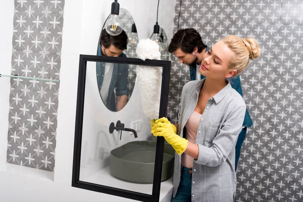 Family couple dusting bathroom with cleaning equipment — Stock Photo