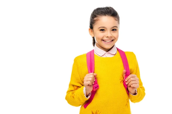 Entzückendes Kind mit Rucksack, das in die Kamera schaut und isoliert auf Weiß lächelt — Stockfoto