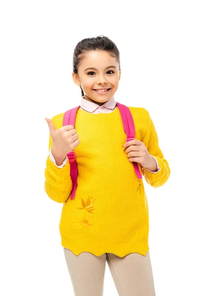 Criança adorável mostrando sinal de polegar para cima e segurando tiras de mochila rosa isolado no branco — Fotografia de Stock