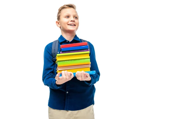 Lächelnder Junge mit einem Stapel Bücher auf weißem Papier — Stockfoto