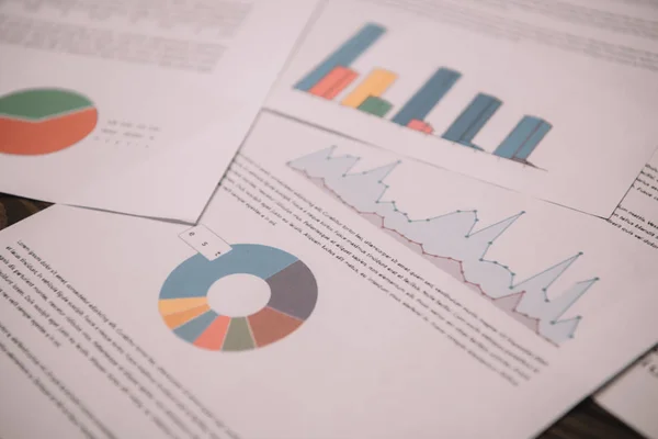 Nahaufnahme von Geschäftsdokumenten mit Diagrammen und Diagrammen für die Strategie — Stockfoto