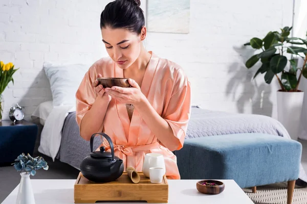 Woman Silk Bathrobe Wooden Bowl Hands Having Tea Ceremony Morning — Free Stock Photo