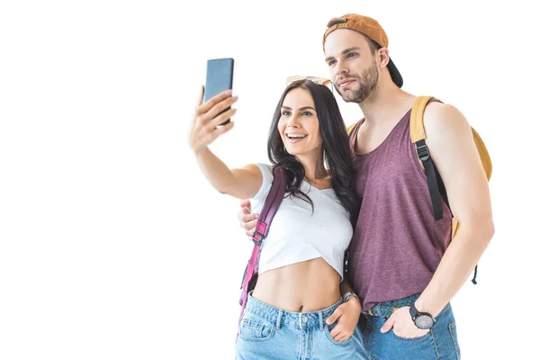 Feliz Casal Turistas Tomando Selfie Smartphone Isolado Branco — Fotografia de Stock